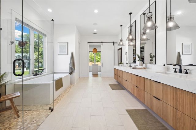 219 W Lawson Street, Fayetteville, AR 72703