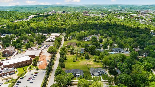 219 W Lawson Street, Fayetteville, AR 72703