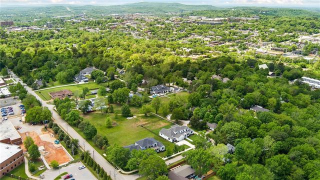 219 W Lawson Street, Fayetteville, AR 72703