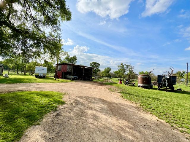 2700 County Road 305, Jarrell, TX 76537