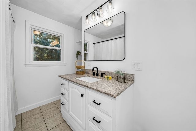 2 Bailey St, Methuen, MA 01844