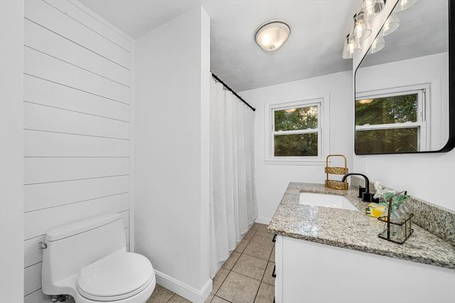 2 Bailey St, Methuen, MA 01844