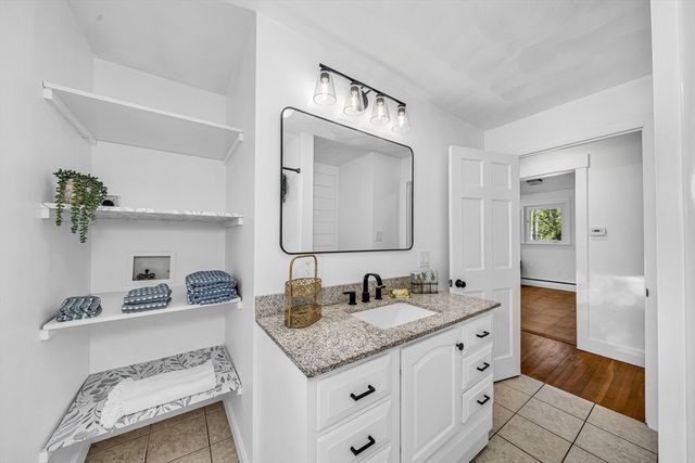 2 Bailey St, Methuen, MA 01844