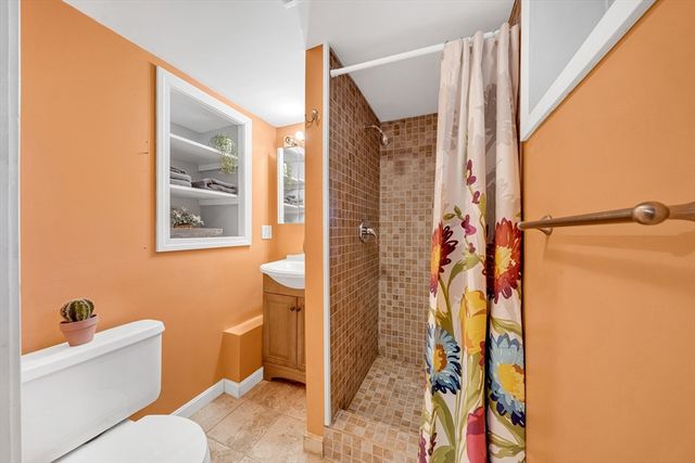 2 Bailey St, Methuen, MA 01844