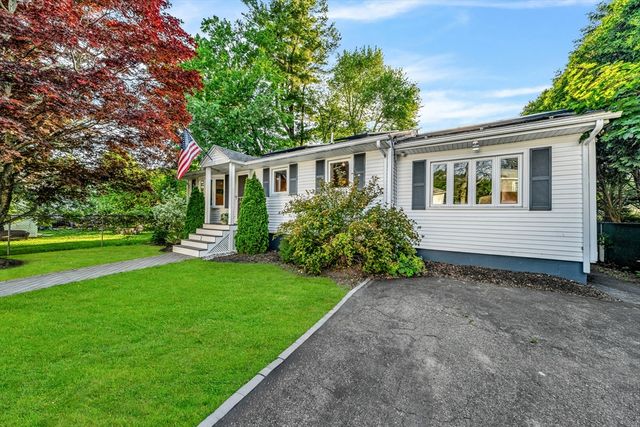 2 Bailey St, Methuen, MA 01844