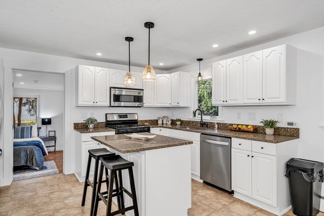2 Bailey St, Methuen, MA 01844