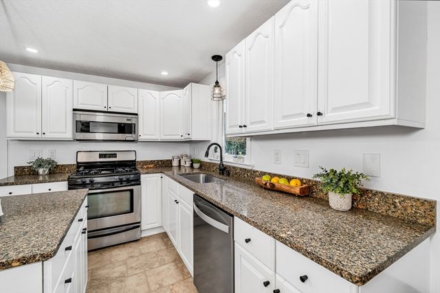 2 Bailey St, Methuen, MA 01844