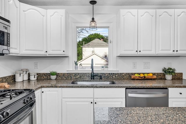 2 Bailey St, Methuen, MA 01844