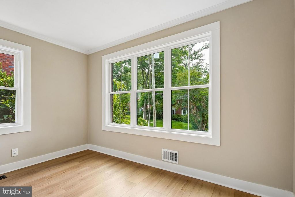 Image 10 of property listing at 1106 MEURILEE LN, Silver Spring, MD 20901