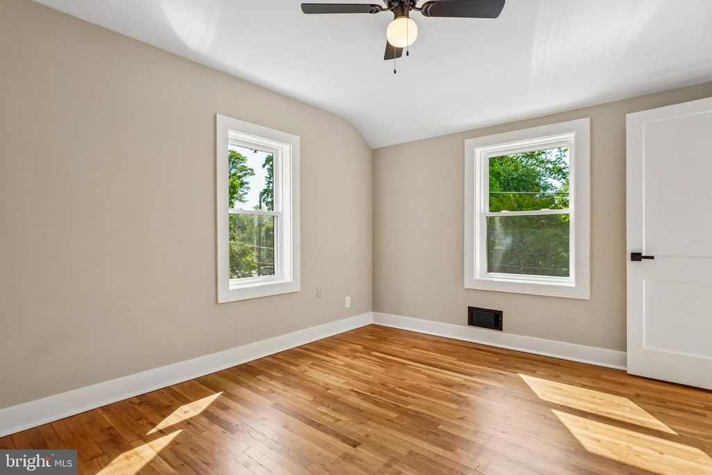 Image 11 of property listing at 1106 MEURILEE LN, Silver Spring, MD 20901