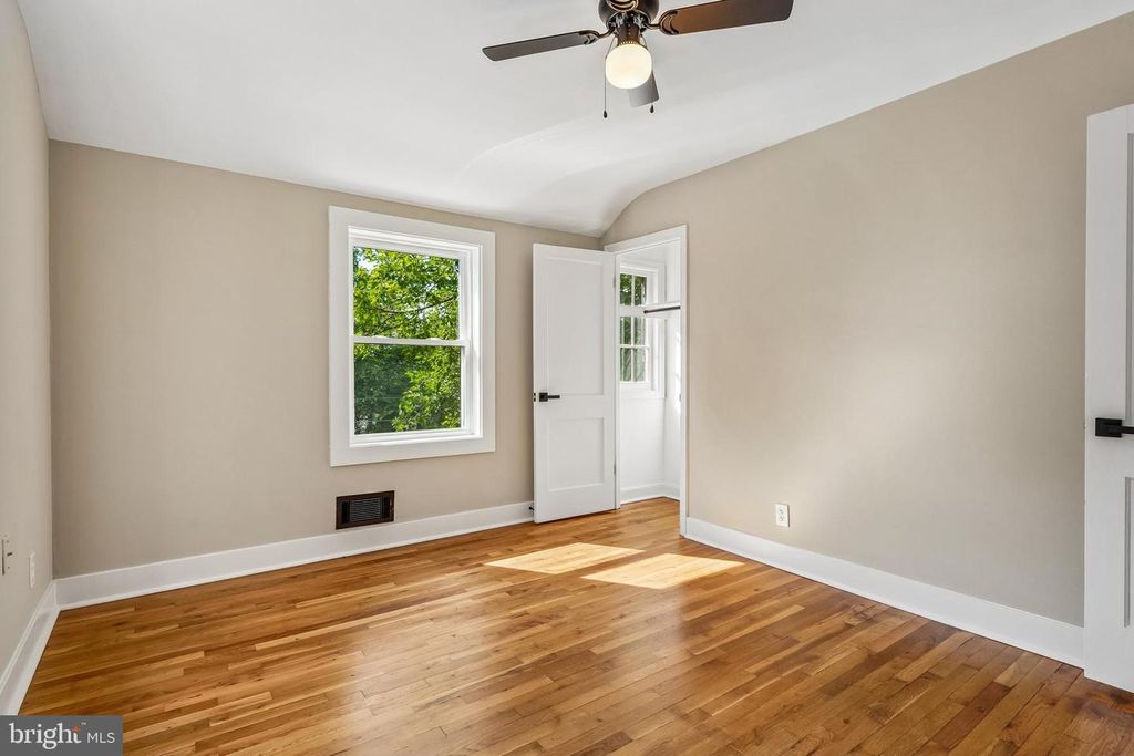 Image 12 of property listing at 1106 MEURILEE LN, Silver Spring, MD 20901
