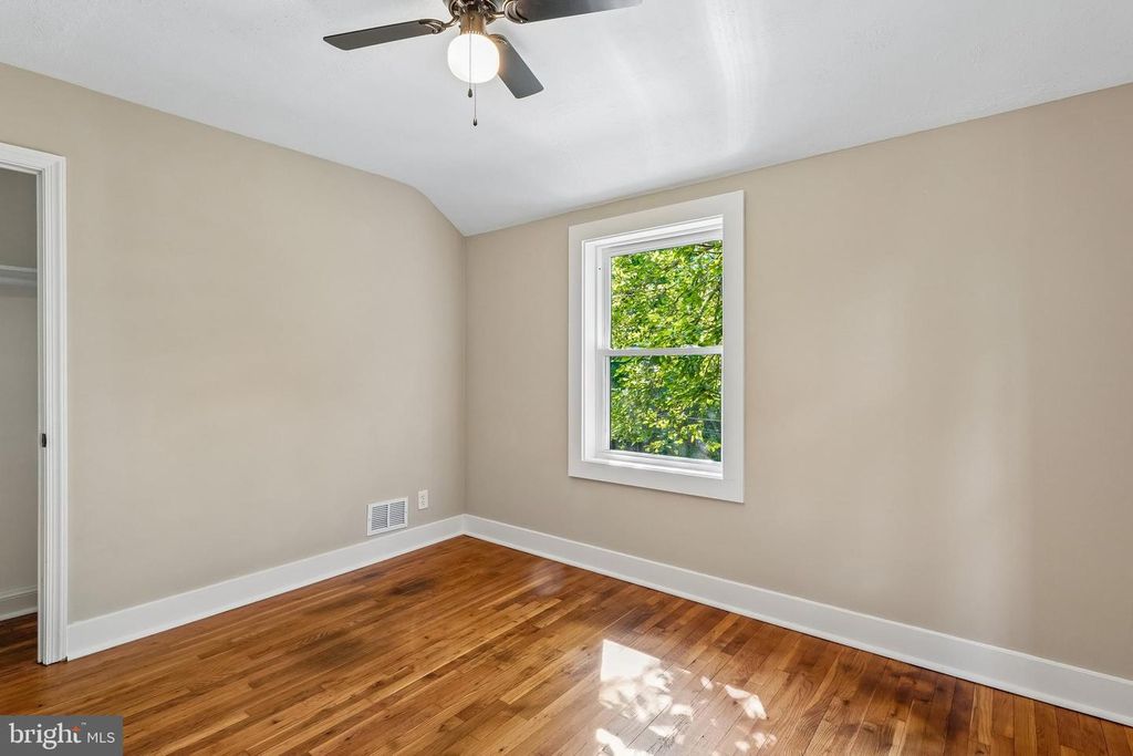 Image 14 of property listing at 1106 MEURILEE LN, Silver Spring, MD 20901