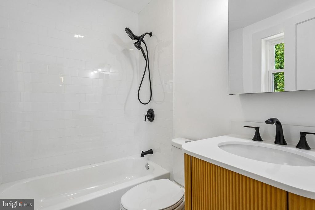 Image 15 of property listing at 1106 MEURILEE LN, Silver Spring, MD 20901