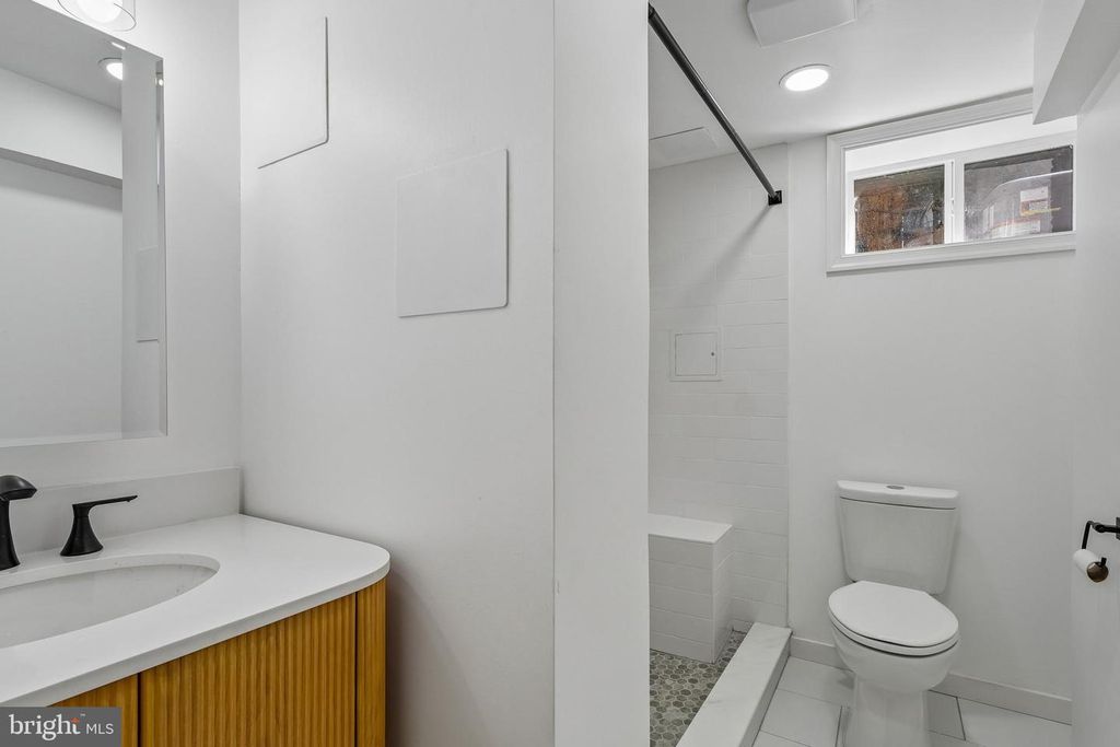 Image 16 of property listing at 1106 MEURILEE LN, Silver Spring, MD 20901