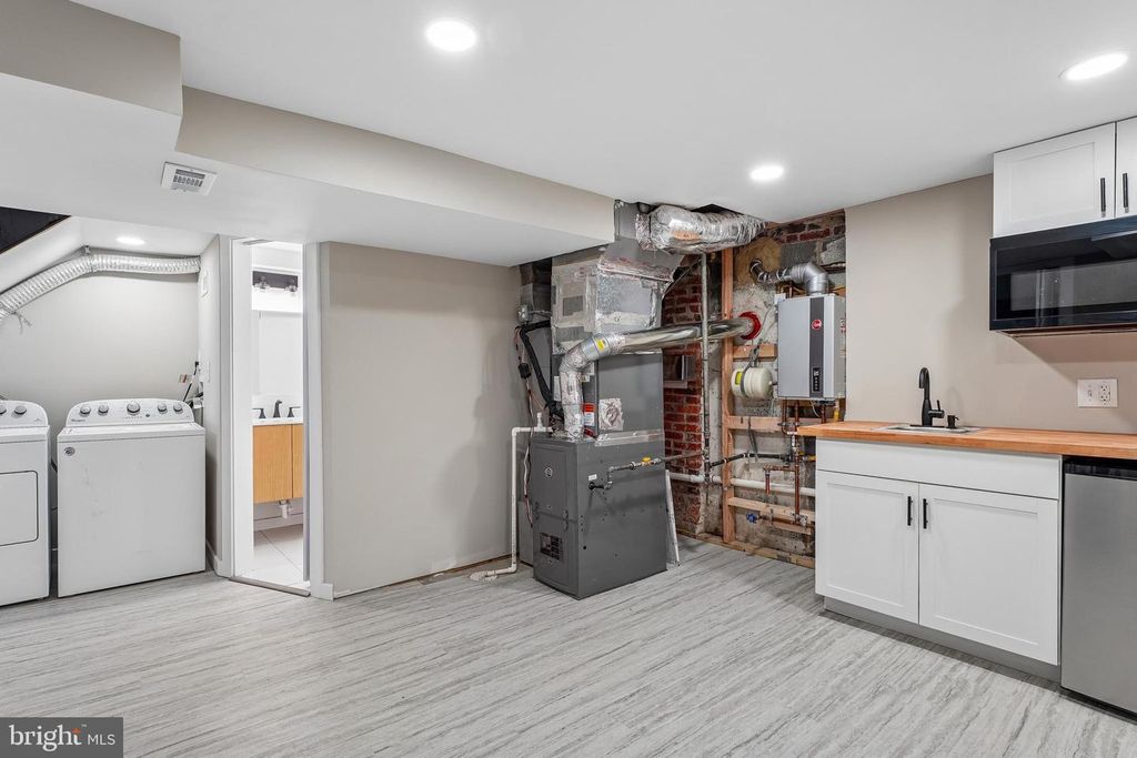 Image 19 of property listing at 1106 MEURILEE LN, Silver Spring, MD 20901