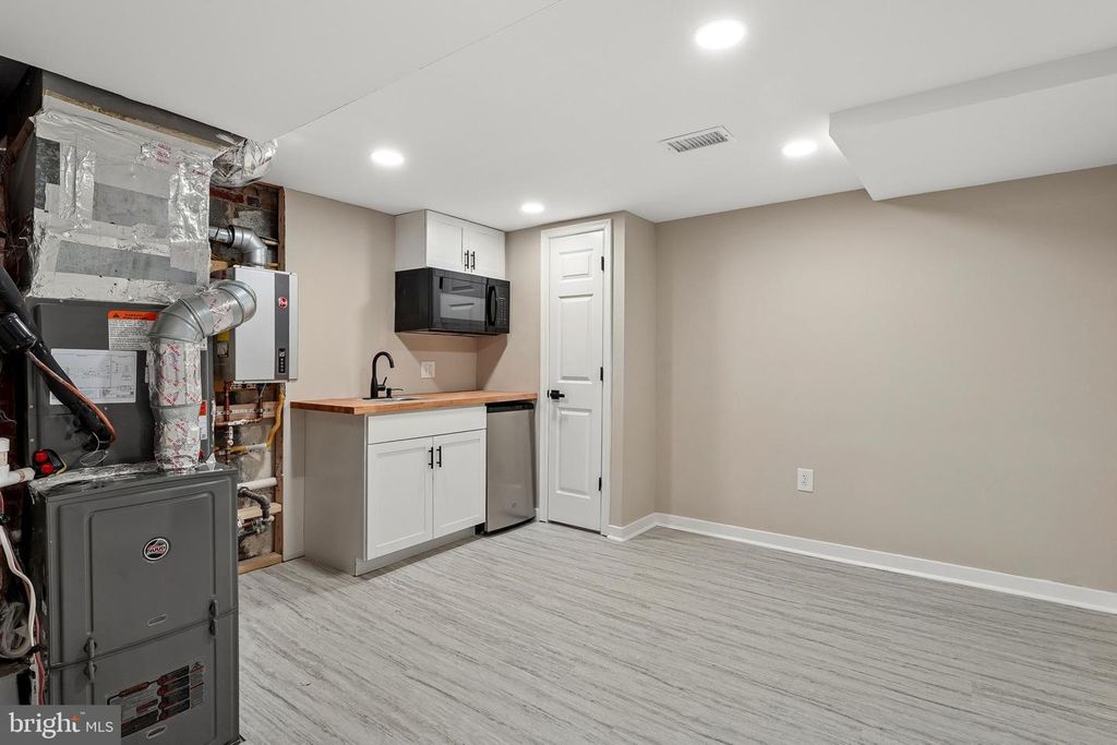 Image 20 of property listing at 1106 MEURILEE LN, Silver Spring, MD 20901