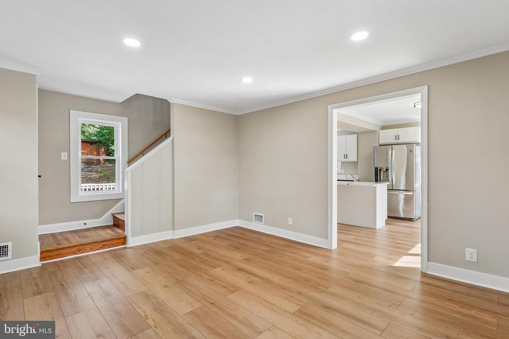 Image 5 of property listing at 1106 MEURILEE LN, Silver Spring, MD 20901