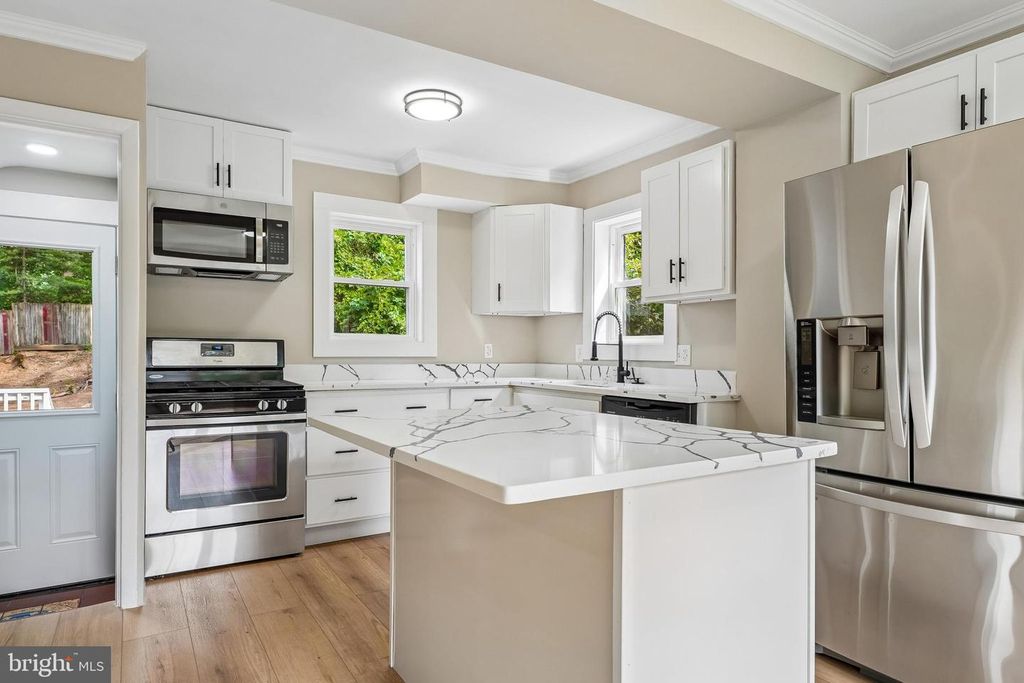 Image 6 of property listing at 1106 MEURILEE LN, Silver Spring, MD 20901
