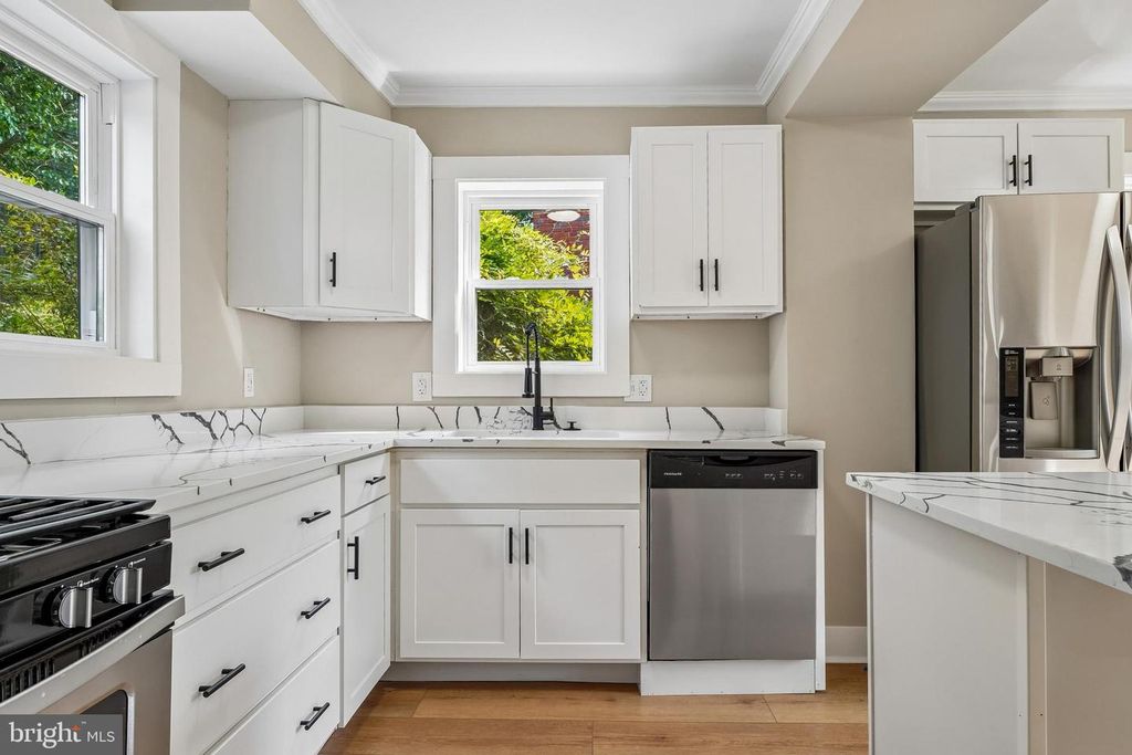 Image 8 of property listing at 1106 MEURILEE LN, Silver Spring, MD 20901