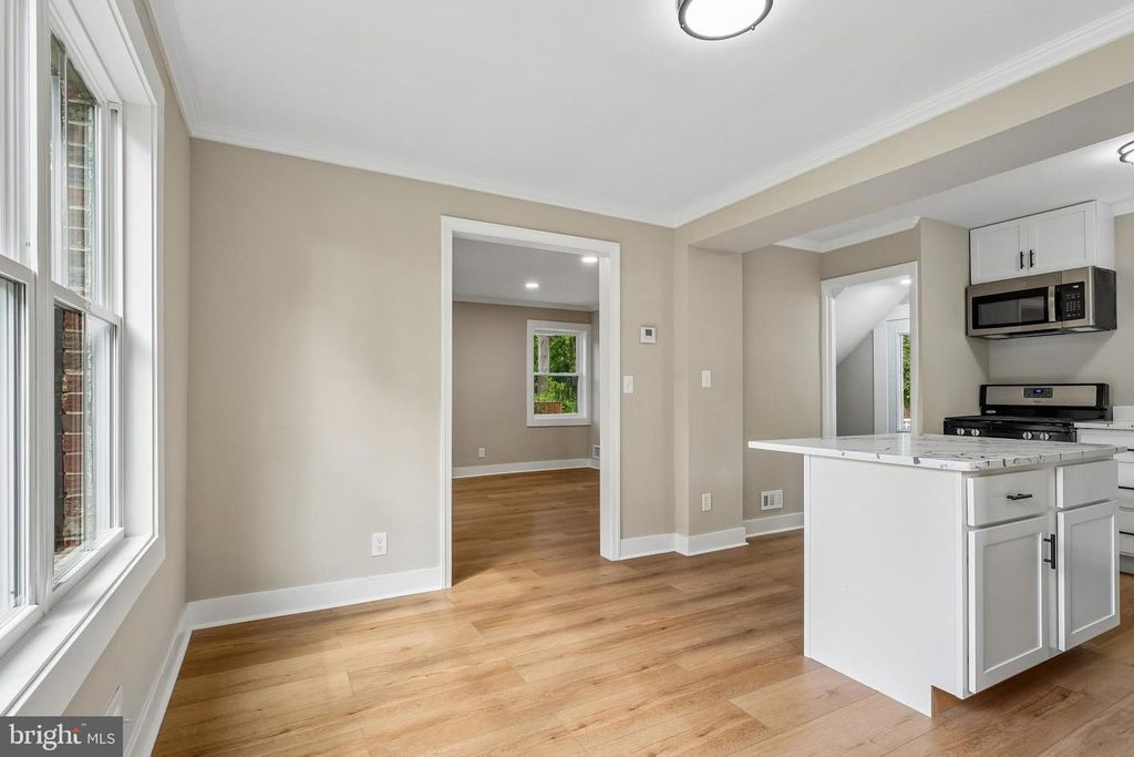 Image 9 of property listing at 1106 MEURILEE LN, Silver Spring, MD 20901