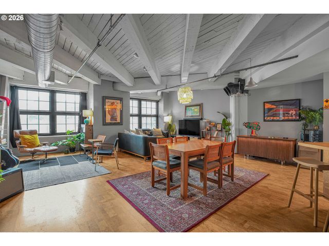 1420 Nw LOVEJOY St 204, Portland, OR 97209