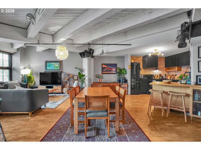 1420 Nw LOVEJOY St 204, Portland, OR 97209