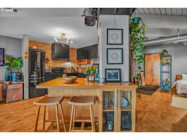 1420 Nw LOVEJOY St 204, Portland, OR 97209