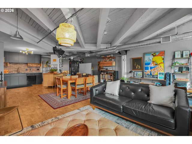 1420 Nw LOVEJOY St 204, Portland, OR 97209