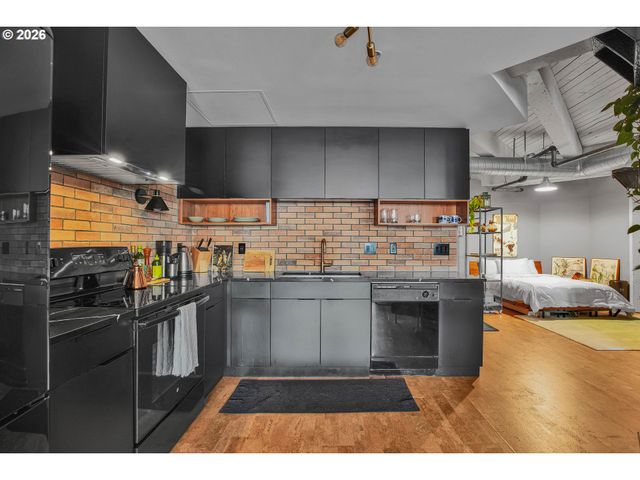 1420 Nw LOVEJOY St 204, Portland, OR 97209