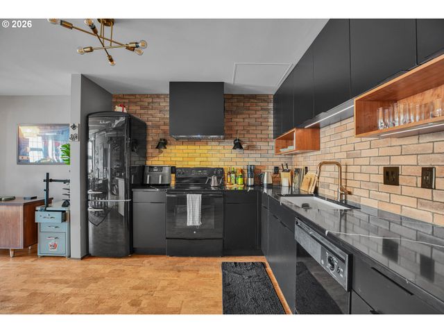 1420 Nw LOVEJOY St 204, Portland, OR 97209