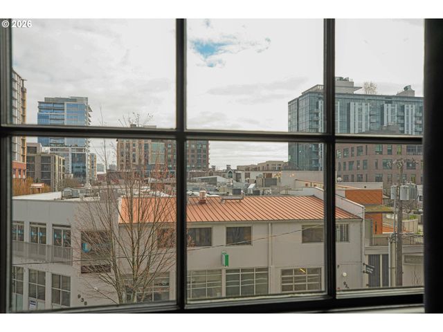 1420 Nw LOVEJOY St 204, Portland, OR 97209