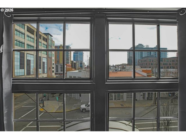 1420 Nw LOVEJOY St 204, Portland, OR 97209