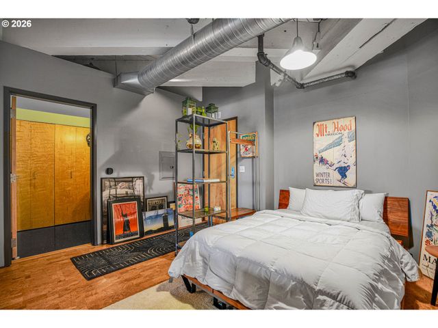 1420 Nw LOVEJOY St 204, Portland, OR 97209