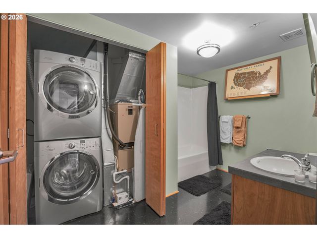 1420 Nw LOVEJOY St 204, Portland, OR 97209