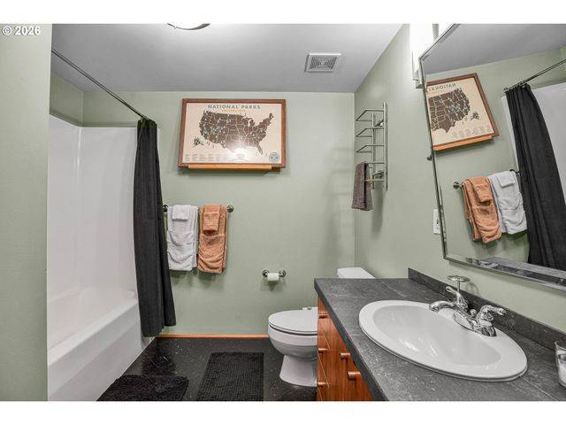 1420 Nw LOVEJOY St 204, Portland, OR 97209