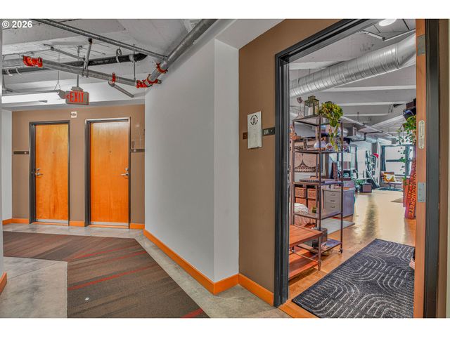 1420 Nw LOVEJOY St 204, Portland, OR 97209