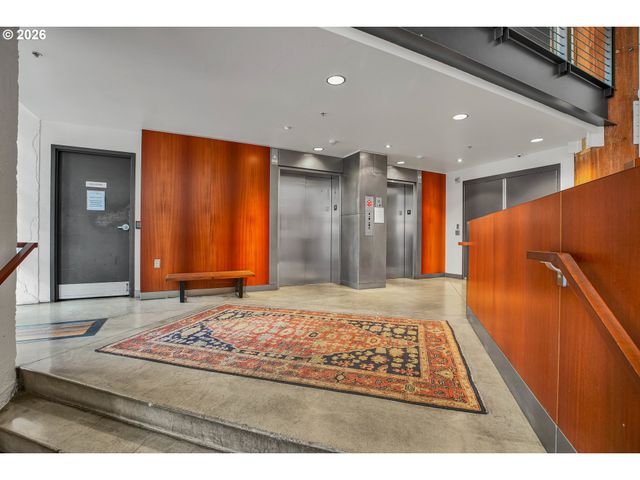 1420 Nw LOVEJOY St 204, Portland, OR 97209