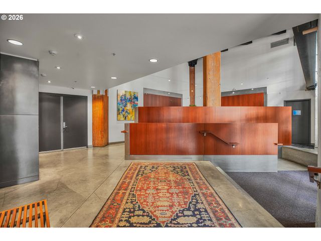 1420 Nw LOVEJOY St 204, Portland, OR 97209