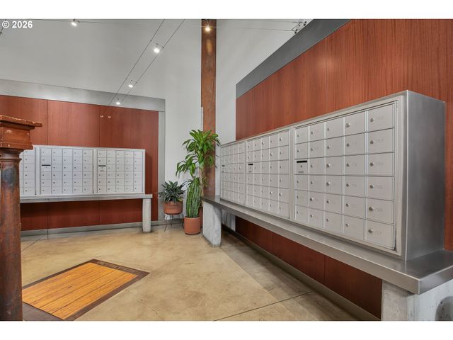 1420 Nw LOVEJOY St 204, Portland, OR 97209