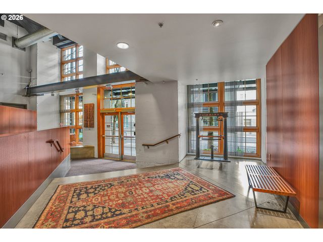 1420 Nw LOVEJOY St 204, Portland, OR 97209