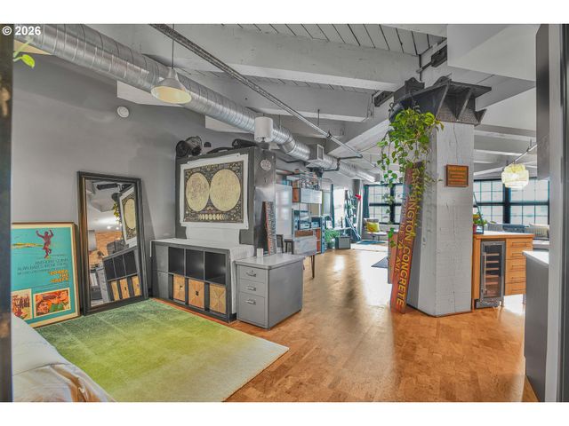 1420 Nw LOVEJOY St 204, Portland, OR 97209