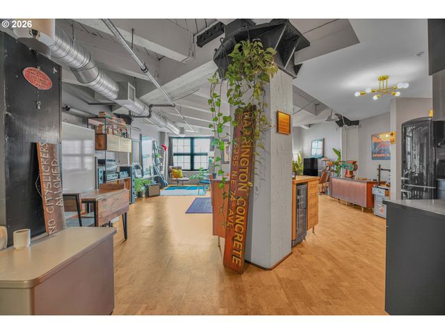 1420 Nw LOVEJOY St 204, Portland, OR 97209