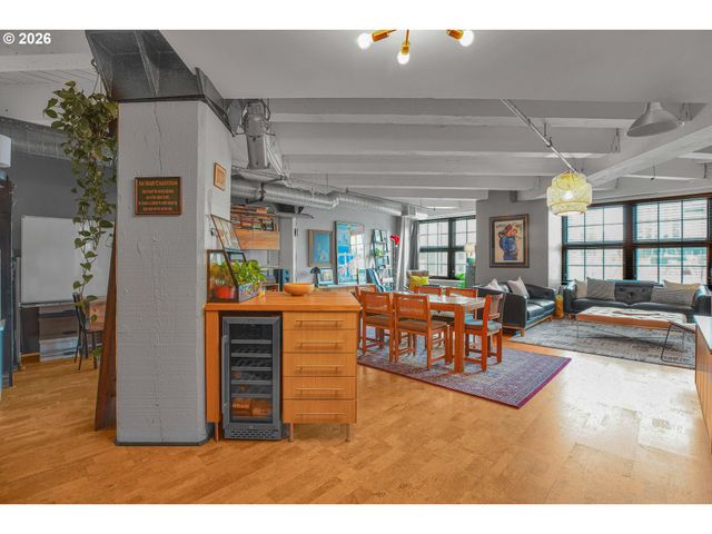 1420 Nw LOVEJOY St 204, Portland, OR 97209