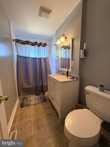 1521 BONWOOD RD, Wilmington, DE 19805