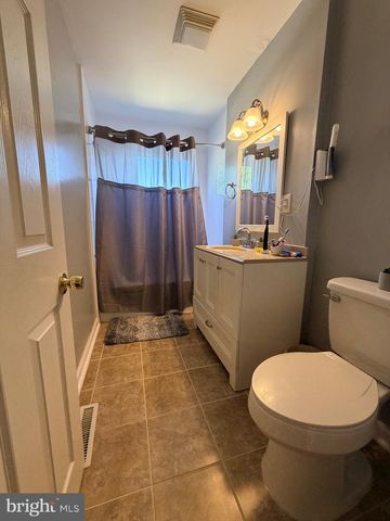 1521 BONWOOD RD, Wilmington, DE 19805