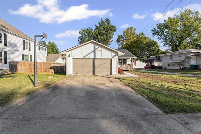 505 S Pearl Street, Paola, KS 66071