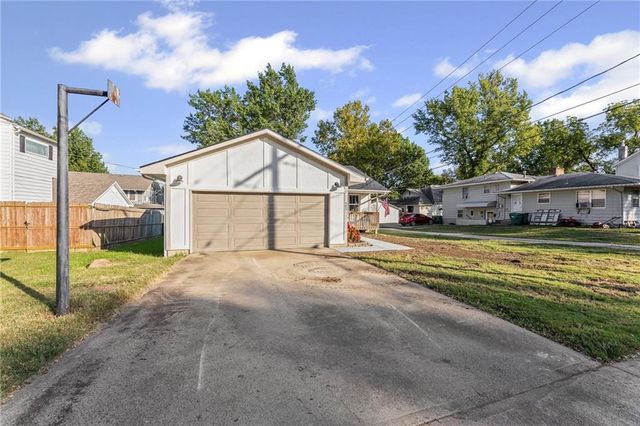 505 S Pearl Street, Paola, KS 66071