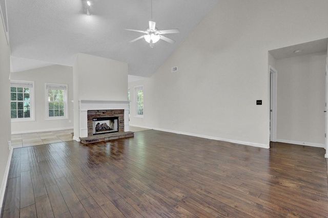 6211 Wilmington Way, Flowery Branch, GA 30542