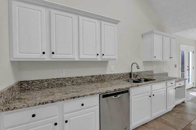 6211 Wilmington Way, Flowery Branch, GA 30542