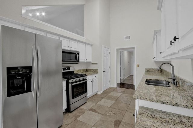 6211 Wilmington Way, Flowery Branch, GA 30542